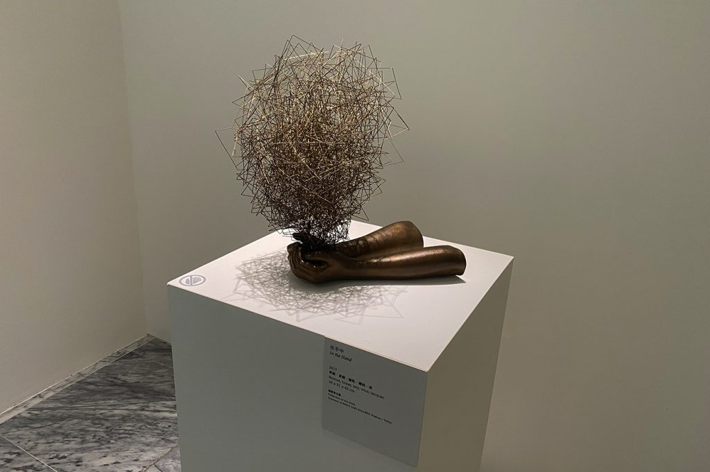 hand in 【超速報】塩田千春展:魂がふるえるin台北美術館