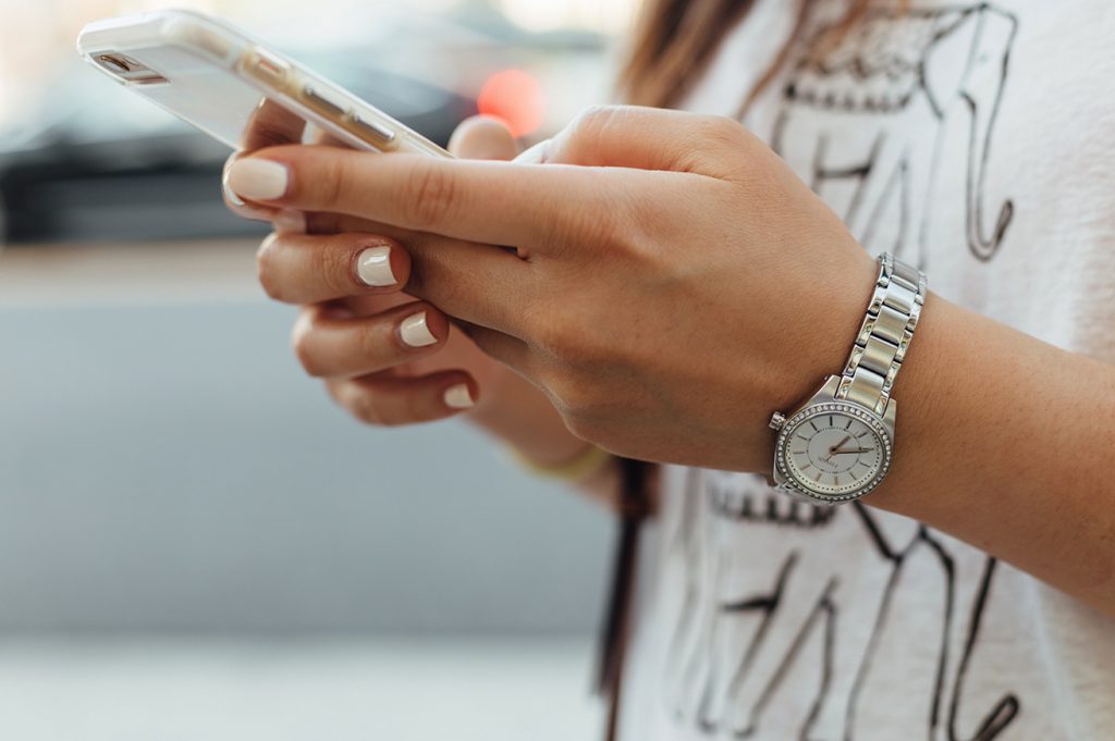 smartphone in 【台湾のコンテンツマーケ】あなたは"誰と"コンテンツを作りますか?
