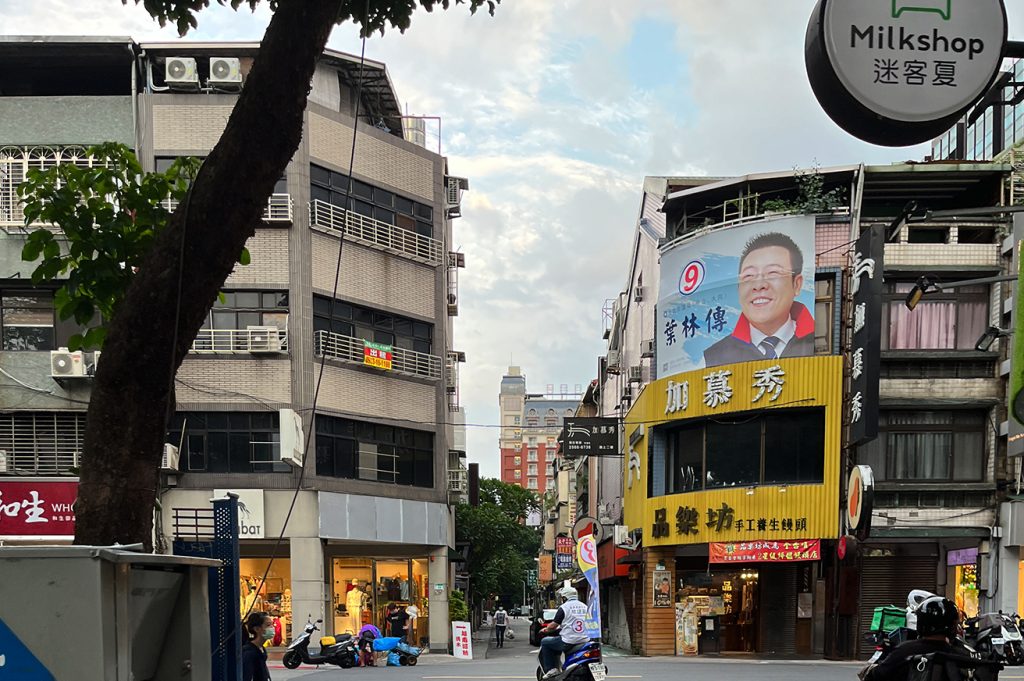 ポスター1312 in 台湾の現職の議員との対談を終えて