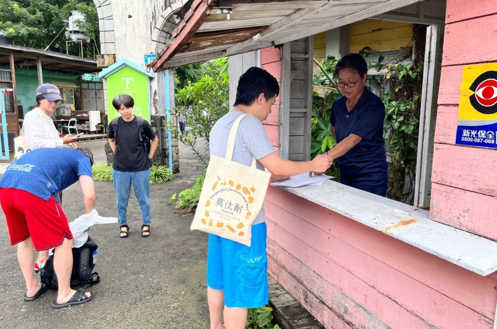 台湾ビーチクリーンの受付の様子